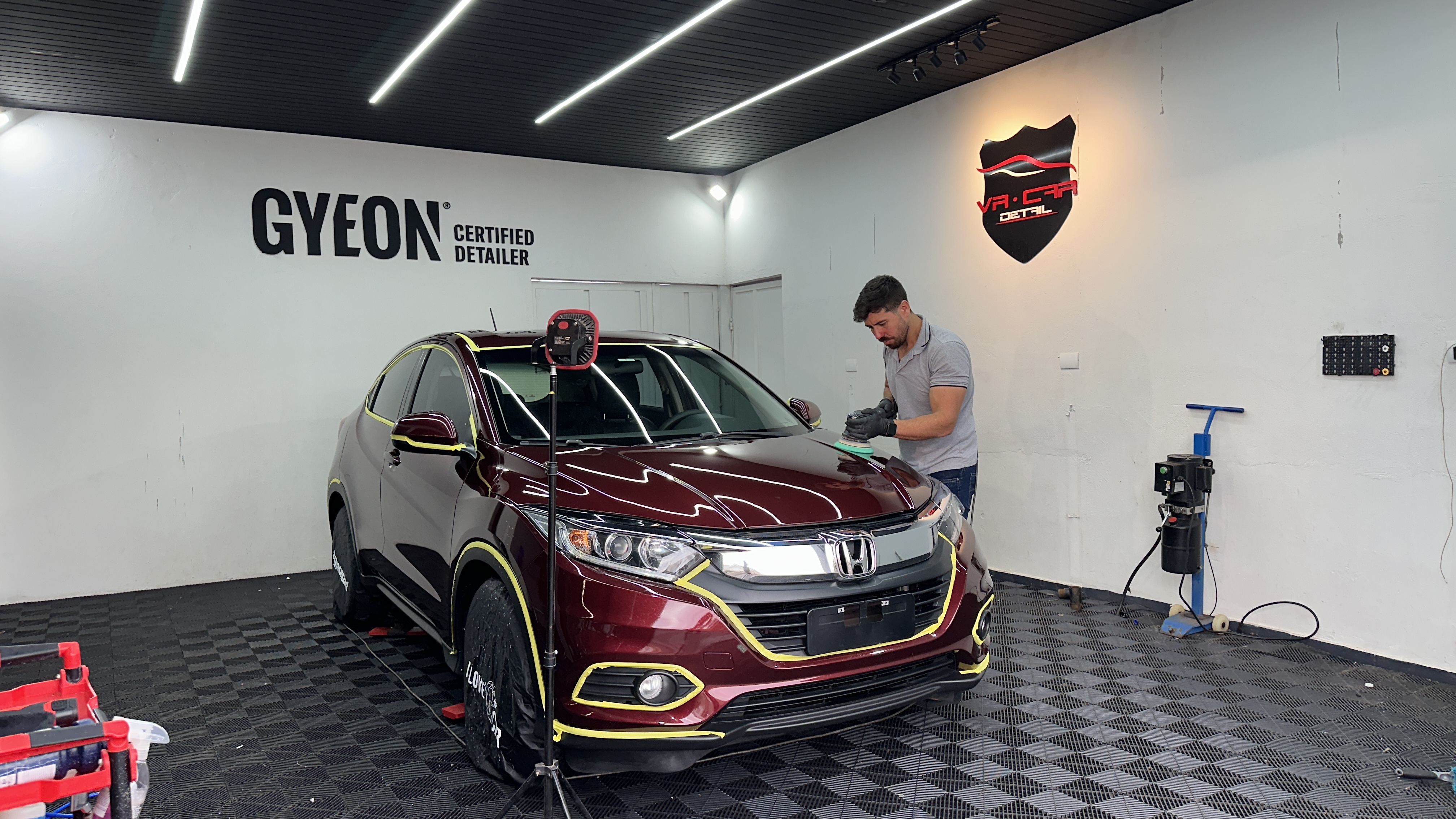 Carro esportivo preto