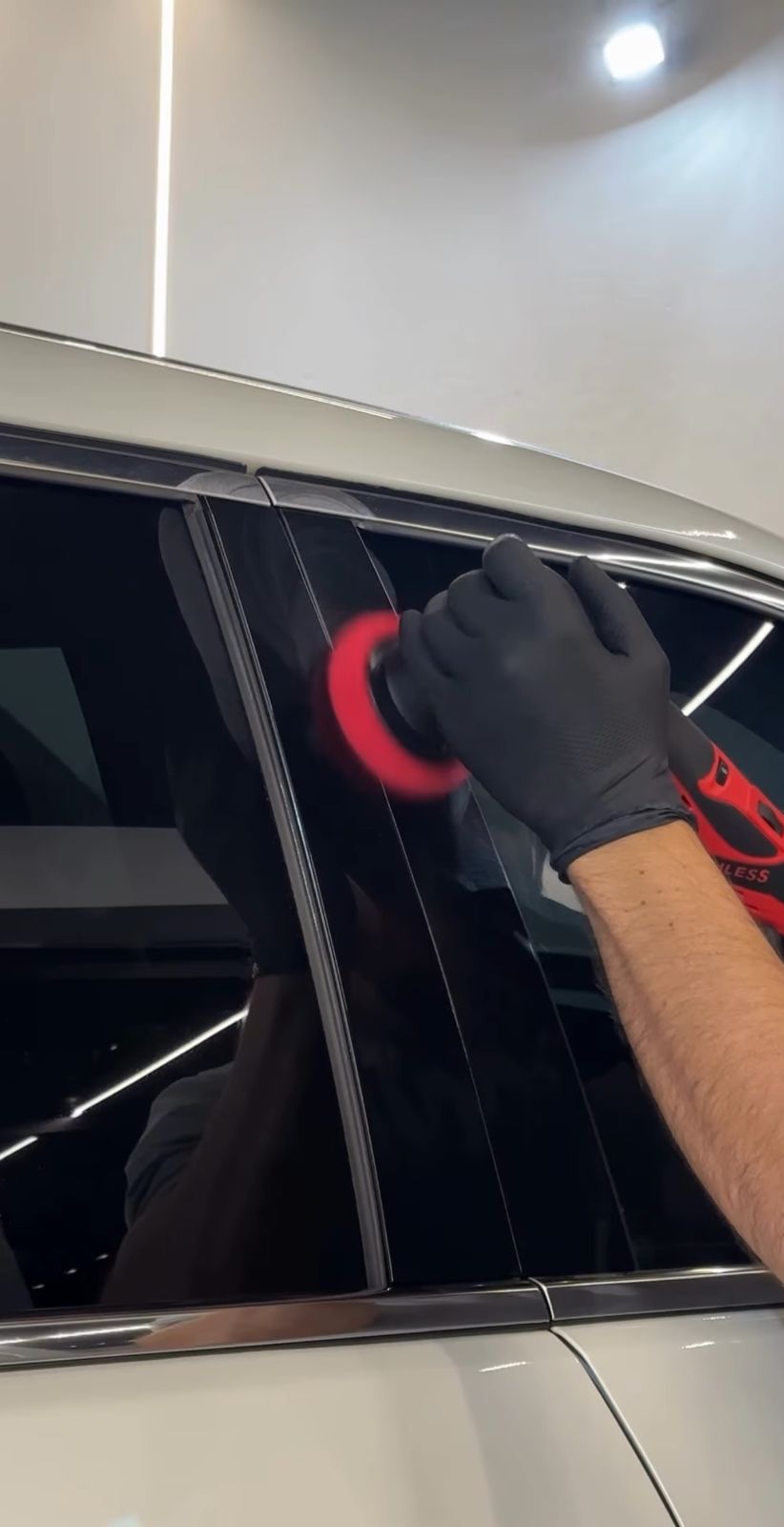 Carro esportivo preto